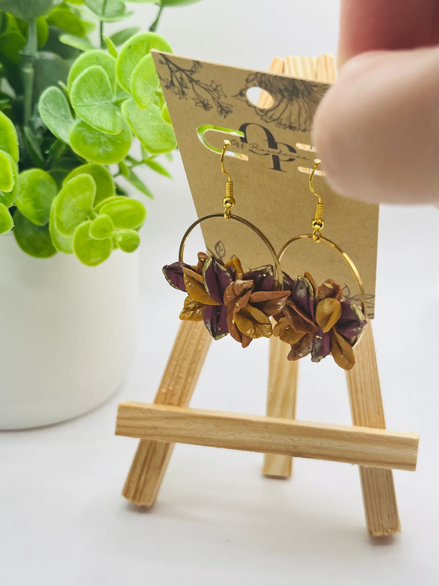 Gold Circle & Fall Leaves